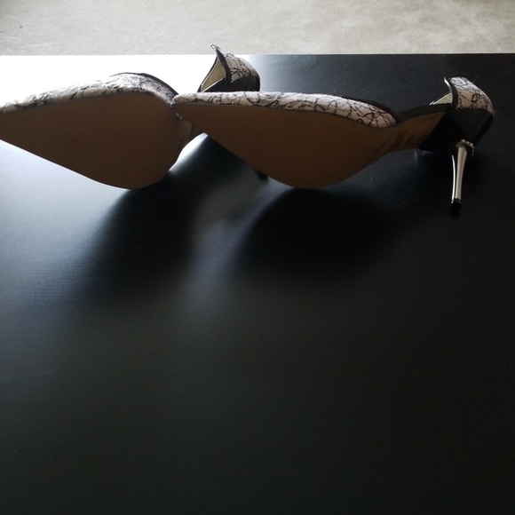 Heels - Picture 4 of 4